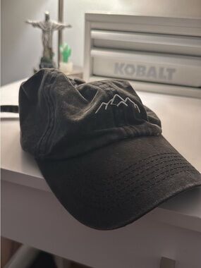 Black Mountain Embroidered Baseball Cap - Unbranded